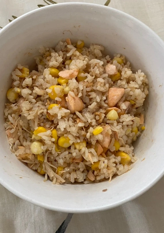 电饭煲三文鱼炊饭.webp