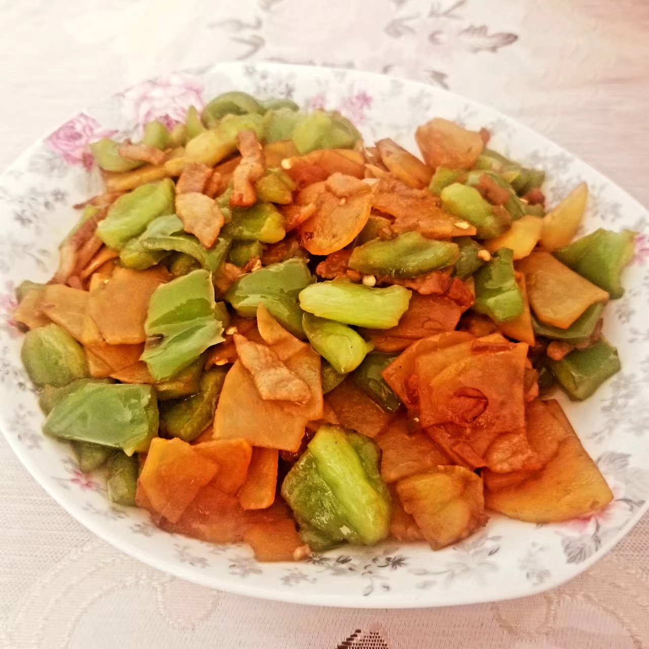 青椒土豆炒肉.jpg